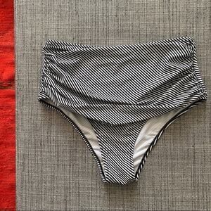 Striped black white ruched sides bikini bottom L